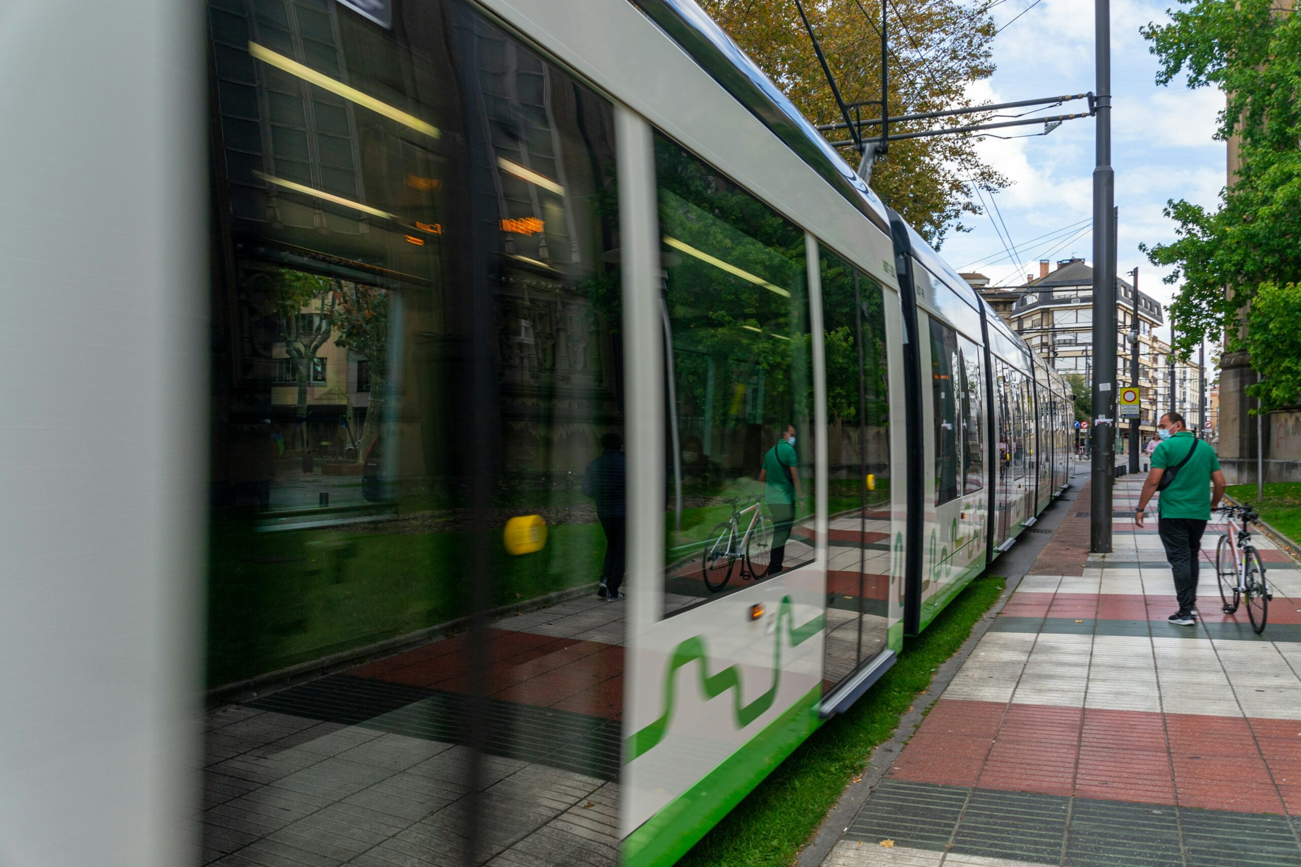 Pioneer Point reaches objective to fund green transport and renewable heat. Credit: David Vives at Unsplash.